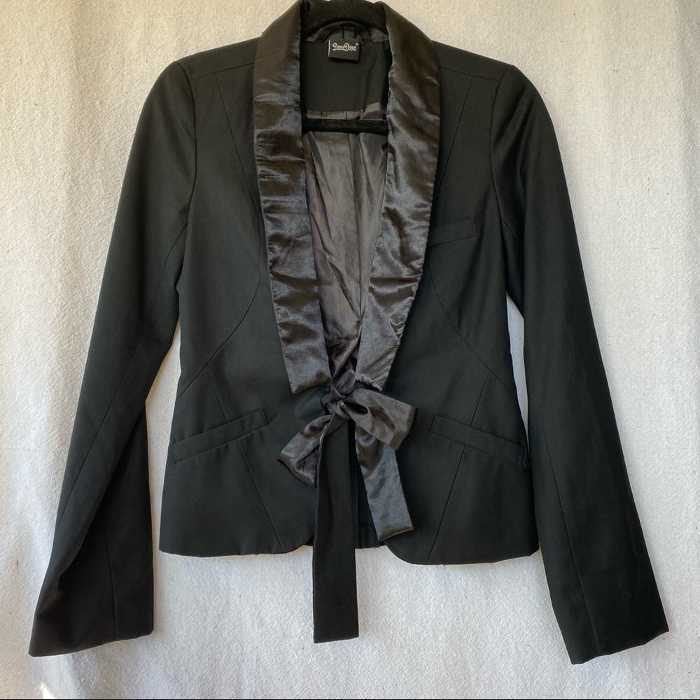Black blazer with silky lapel and front tie